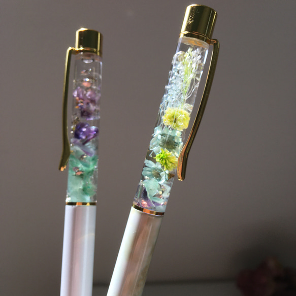 翡翠カラー天然石と花のハーバリウムボールペン　フラワー　母の日　誕生日　ギフト　プレゼント　グリーン　オフィス 3枚目の画像