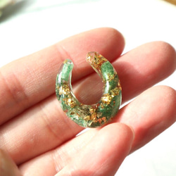 綠砂金和金葉耳夾金屬過敏樹脂天然石綠綠單耳 第3張的照片