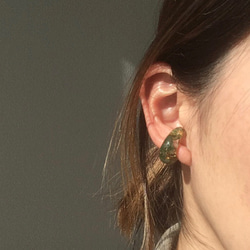 綠砂金和金葉耳夾金屬過敏樹脂天然石綠綠單耳 第5張的照片