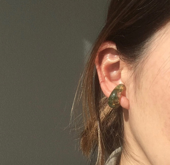 綠砂金和金葉耳夾金屬過敏樹脂天然石綠綠單耳 第5張的照片