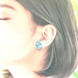 海藍寶石和銀葉礦石耳環 耳環 防過敏生日石 天然石 三月春天 透明度 第6張的照片