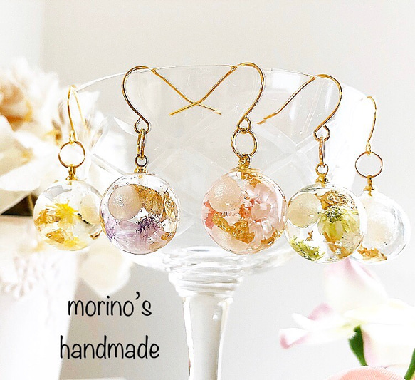 【新作】薔薇球体レジン　ホワイトレースピアス　イヤリング 送料無料】球体レジンのシンプルフラワーピアス ピアス（フック