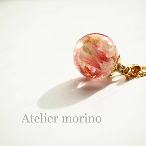 M286 レジン　ネックレス　イエローピンクフラワーアレンジ球体2.6cm M286 レジン ネックレス イエローピンクフラワーアレンジ球体2.6cm