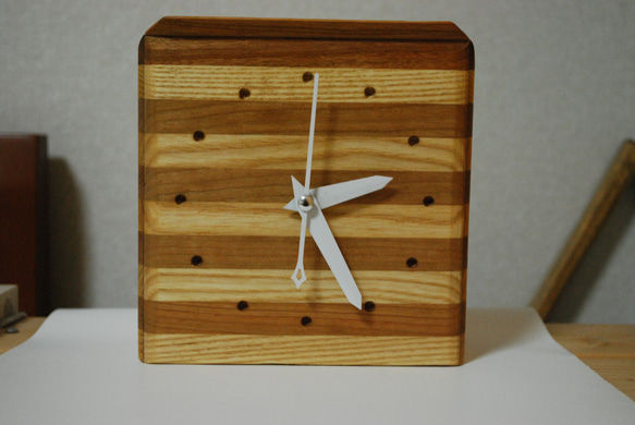 寄木の置き時計（ブラックチェリー＆ホワイトアッシュ） 2枚目の画像