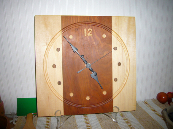 寄木の掛け時計（ブラックチェリー＆メイプル） 1枚目の画像