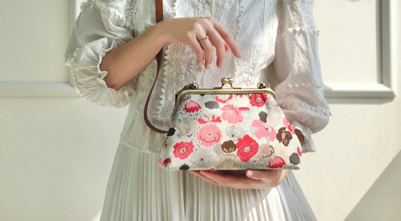 椿花海 口金包 斜背包 單肩背包 側背包 隨身小包 手袋 櫻桃紅 生日禮物 第6張的照片