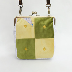 トランプ 金色刺繍 ギンガムチェック 縦型 がま口 斜めがけ バッグ ショルダーバッグ レディー ポーチ 緑 黄色い 1枚目の画像