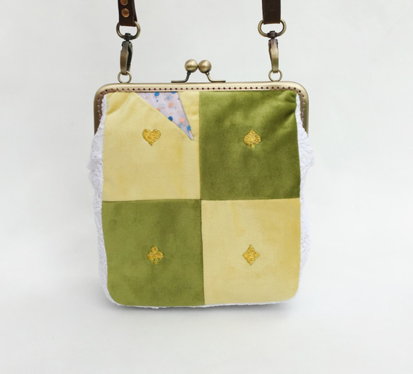 トランプ 金色刺繍 ギンガムチェック 縦型 がま口 斜めがけ バッグ ショルダーバッグ レディー ポーチ 緑 黄色い 1枚目の画像