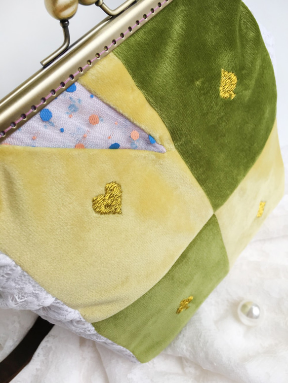 トランプ 金色刺繍 ギンガムチェック 縦型 がま口 斜めがけ バッグ ショルダーバッグ レディー ポーチ 緑 黄色い 3枚目の画像