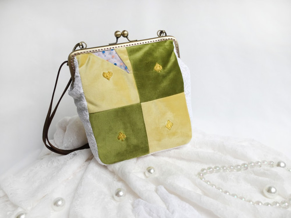トランプ 金色刺繍 ギンガムチェック 縦型 がま口 斜めがけ バッグ ショルダーバッグ レディー ポーチ 緑 黄色い 5枚目の画像