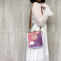 草莓天空 口金包 隨身 斜背 肩背 側背 女用 收納化妝包 創意 少女 粉紫色 可愛 生日禮物 蘿莉塔 第9張的照片