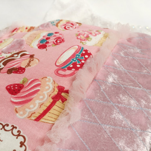 がま口付♪ 可愛いピンクの花柄グラニーバッグ つまみ細工風ブローチがワンポイント がま口付♪ 可愛いピンクの花柄グラニーバッグ つまみ細工風