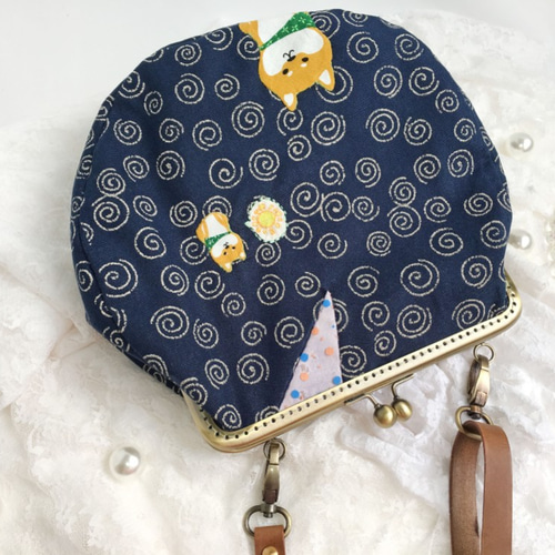 こん　手刺繍　ショルダーバッグ　通しマチ　濃紺　調整ベルト付き　【2/2】 こん 手刺繍 ショルダーバッグ 通しマチ 濃紺 調整ベルト付き