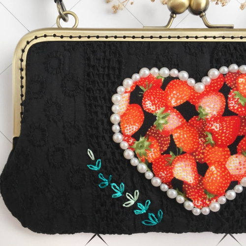 イチゴ ハート 刺繍 スマホポーチ お財布 可愛い がま口 レディース