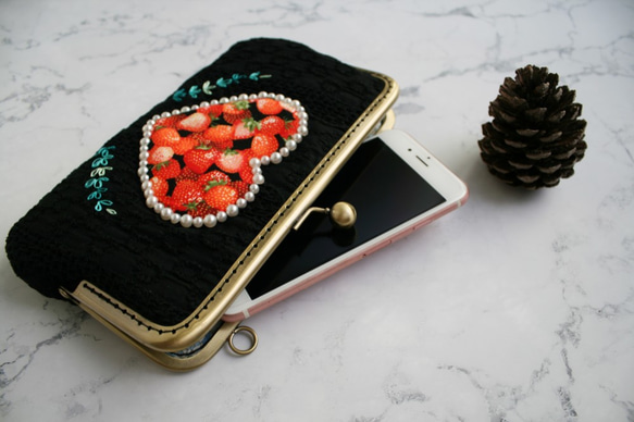 希臘愛情 長夾 口金包 手機零錢包 斜背包 側背包 肩背包 手袋 草莓 愛心 復古 刺繡  情人節禮物 第4張的照片