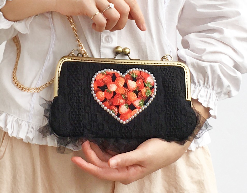 スマホ・お財布ポーチ【チビくまちゃんとカゴいっぱいのリンゴ