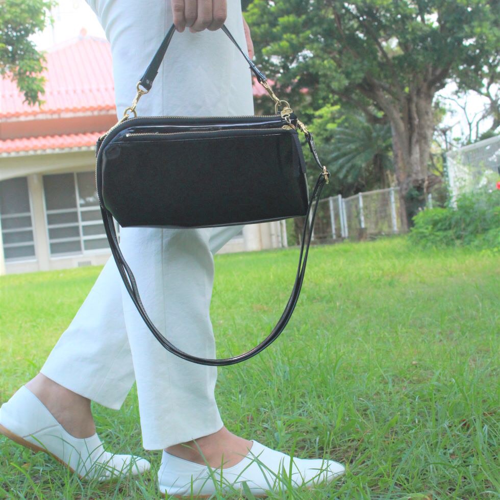 旅行に　3wayお財布ポシェット スマホ・鍵・口紅が入る 艶ブラック