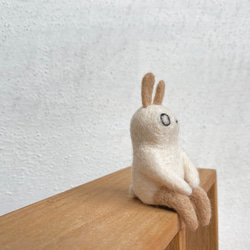 たそがれのウサギ：カフェラテ【羊毛フェルト】 5枚目の画像