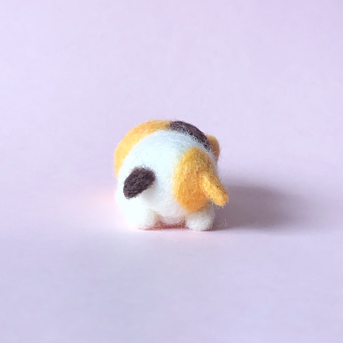 ごめん寝ポーズで寝てる猫 ミケ猫 羊毛フェルト 羊毛フェルト mimimi
