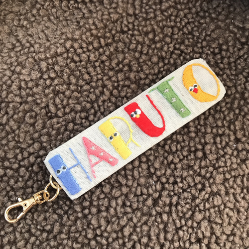 受注制作】お名前オーダー刺繍 ブローチ susie 通販｜Creema(クリーマ  