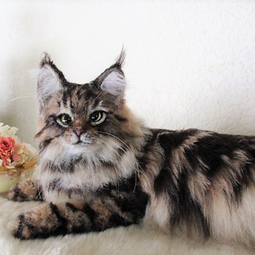 ハンドメイド　羊毛フェルト　メイクーン　ブラウンタビー 羊毛フェルト メインクーンクラシックタビー 猫 ネコ