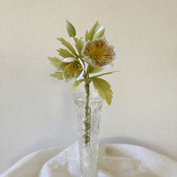 ホワイト クリスマスローズ 布花のコサージュ 4枚目の画像