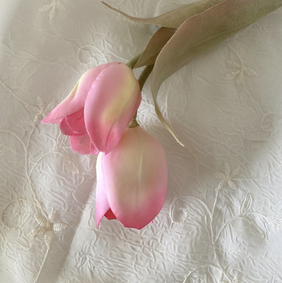 チューリップ 布花のコサージュ 5枚目の画像