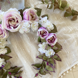 布花 シックな紫のバラとヒイラギのリース アンティーク パープル  ローズ 3枚目の画像