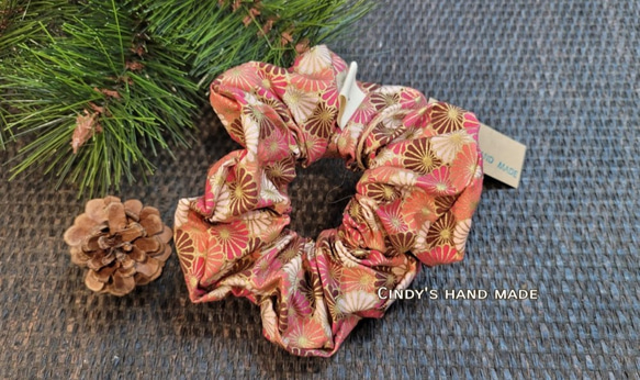 和風大腸髮圈|菊/日式布花/純棉印花布/長髮的好夥伴 第3張的照片