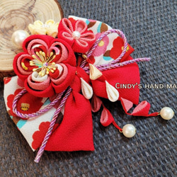 重梅花簪蝴結兩件組|髮簪/髮梳/彈跳夾/っまみ細工/絹布/縮緬布/日式布花/浴衣/和服配件 第1張的照片