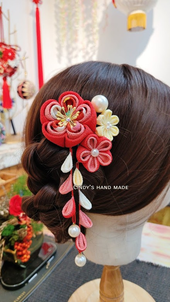 重梅花簪蝴結兩件組|髮簪/髮梳/彈跳夾/っまみ細工/絹布/縮緬布/日式布花/浴衣/和服配件 第3張的照片