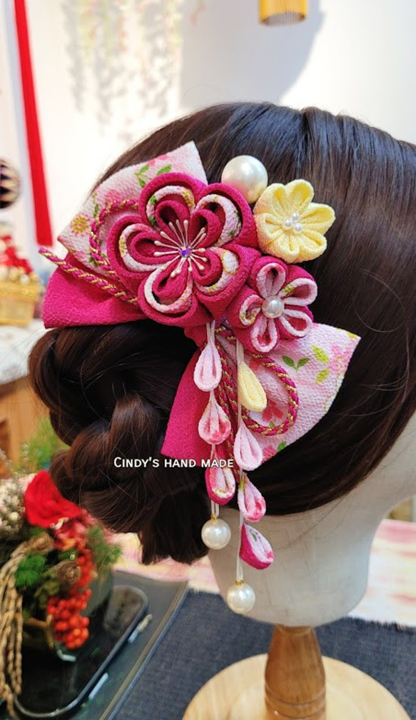 重梅花簪蝴結兩件組|髮簪/髮梳/彈跳夾/っまみ細工/絹布/縮緬布/日式布花/浴衣/和服配件 第5張的照片