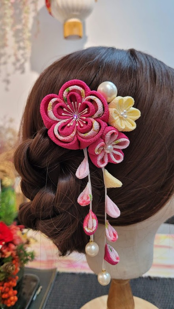 重梅花簪蝴結兩件組|髮簪/髮梳/彈跳夾/っまみ細工/絹布/縮緬布/日式布花/浴衣/和服配件 第6張的照片