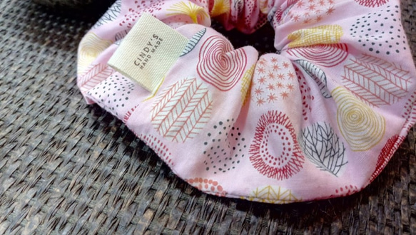 【馨"手作/cindy's hand made】大腸髮圈|幾合圈圈/和風/日式布花/純棉印花布 第2張的照片