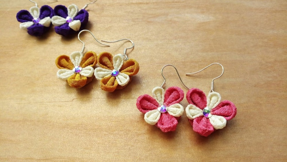 シンディ手作り/シンディ手作り】小花タッセルピアス/っまみ細工/縮み