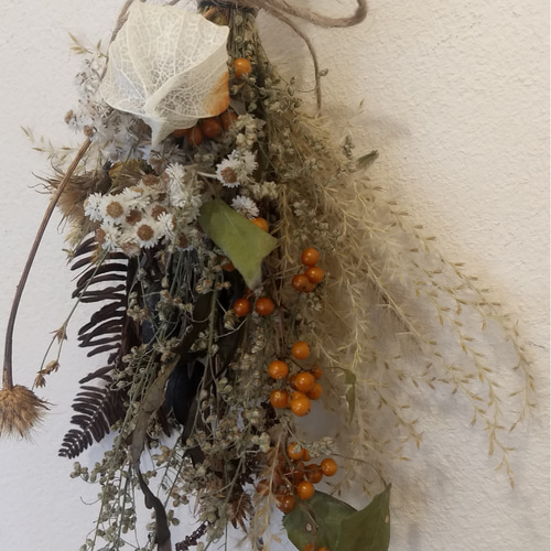 白ほおずきとヘクソカズラや野草のスワッグ&アケビのリース2way飾り