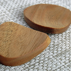 木のカトラリーレスト（箸置き） 2個セット　クルミ 2枚目の画像