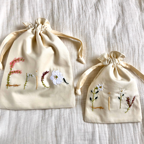 親子でお揃い＊名入れオーダー＊花刺繍の巾着袋 巾着袋 tikutiku peko