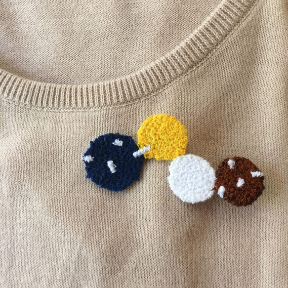 まる×4　刺繍ブローチ 5枚目の画像