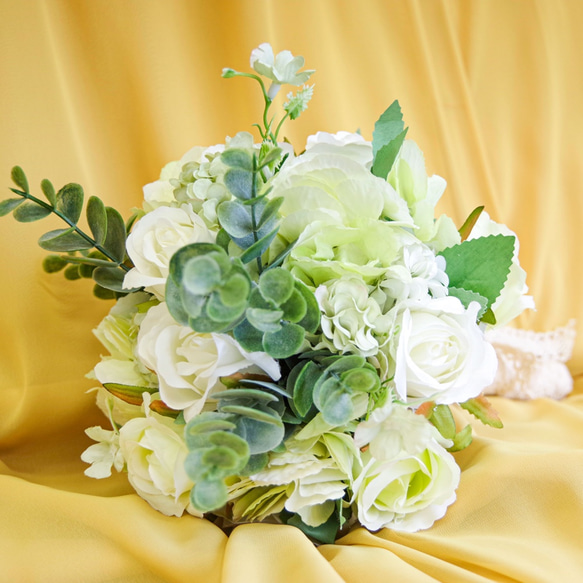 全長30cm グリーンが鮮やかなホワイトローズ ウェディングブーケ 結婚式 ブライズメイド 前撮り フォトウェディング 2枚目の画像