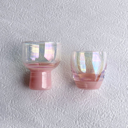形が異なるペア酒杯（高台&丸酒杯）ピンク ☆イニシャル入り 3枚目の画像