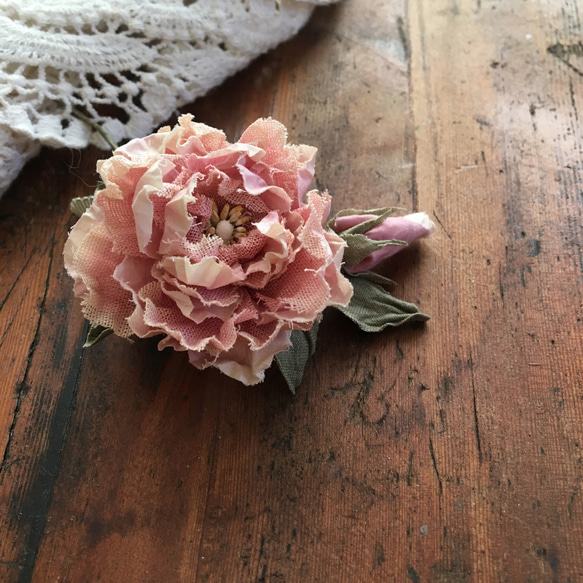 コサージュ　アンティークピンクのミニ薔薇 3枚目の画像