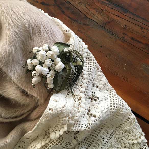 布花コサージュ　アンティークなすずらんの花束 2枚目の画像