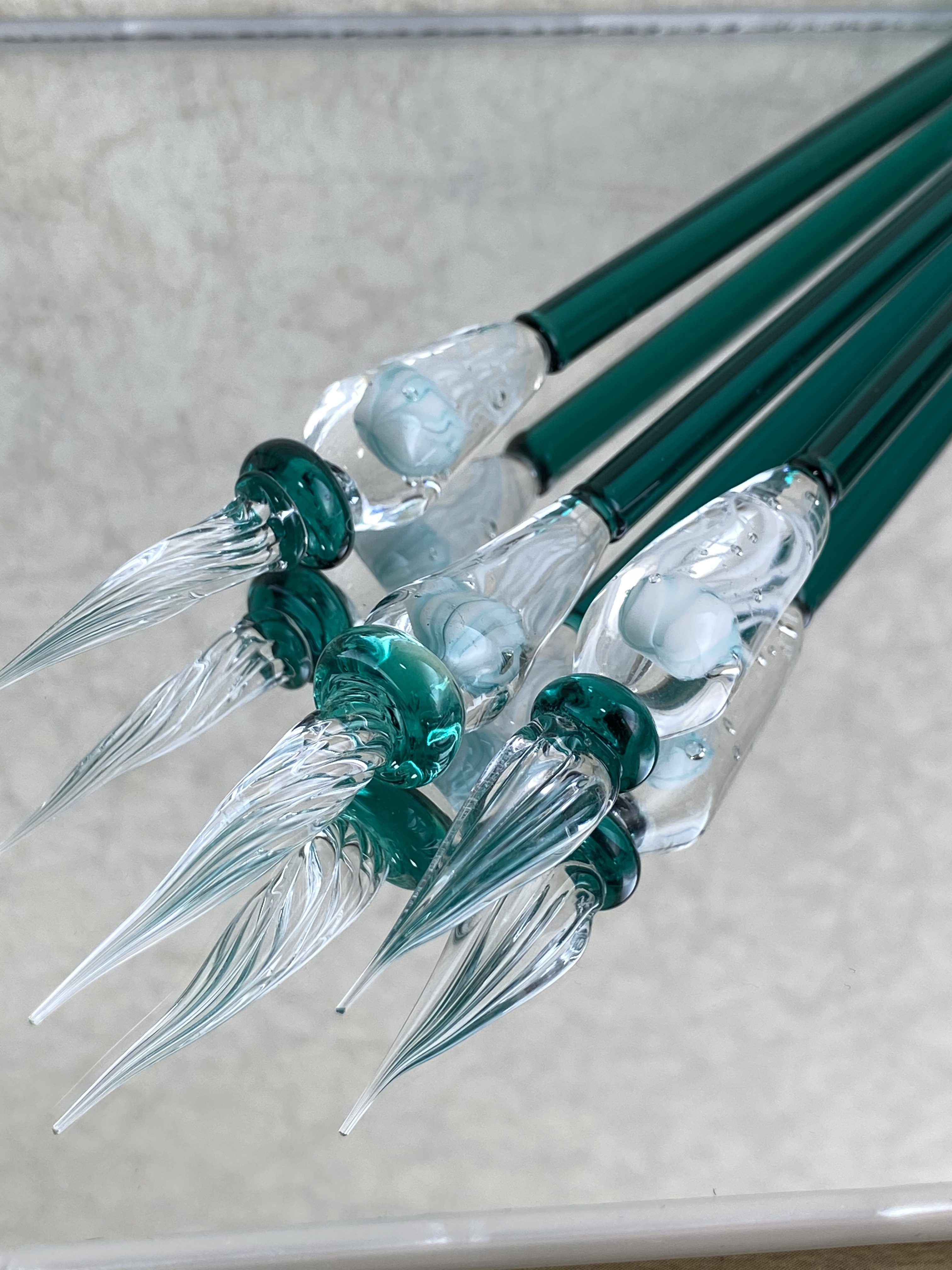 【再販80】a_beeの気まぐれ水中くらげのガラスペン・ピーコックグリーン色（化粧箱付き）