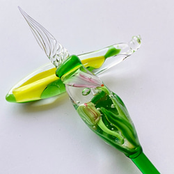 【新作春の花・一点もの】a_beeの気まぐれチューリップのガラスペン・葉っぱのペン置き（化粧箱付き） 1枚目の画像