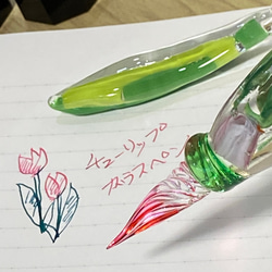 【新作春の花・一点もの】a_beeの気まぐれチューリップのガラスペン・葉っぱのペン置き（化粧箱付き） 5枚目の画像