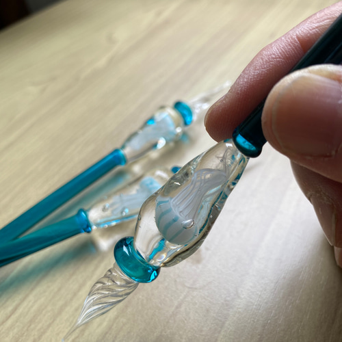 再販69】a_beeの気まぐれ水中くらげのガラスペン・アクアマリン色