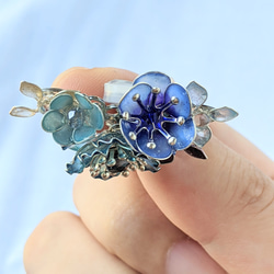 青い花束のイヤリング（片耳用） 5枚目の画像