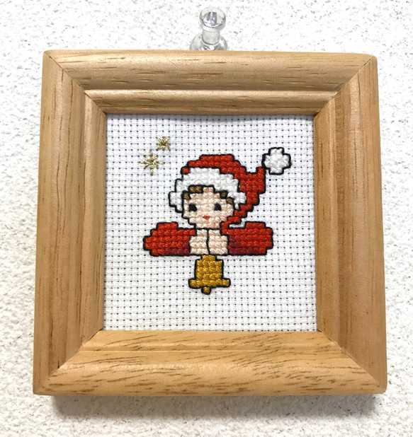 刺繍インテリアフレーム：サンタの女の子 1枚目の画像