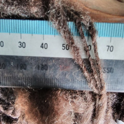 手紡ぎ毛糸　ニュージーランド産コリデール濃茶　87ｇ 2枚目の画像